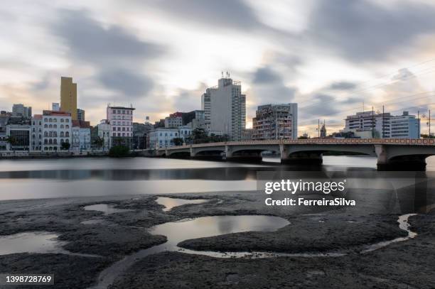 blick von der innenstadt von recife - maceió stock-fotos und bilder