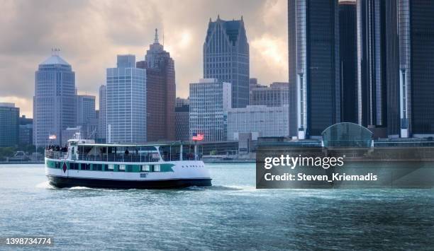 the detroit skyline at dusk - passenger craft stock pictures, royalty-free photos & images