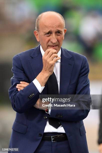 Miguel Angel Lotina,coach of Vissel Kobe looks on during the J.LEAGUE Meiji Yasuda J1 14th Sec. Match between Shonan Bellmare and Vissel Kobe at...