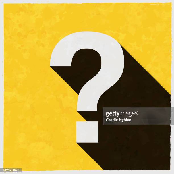 fragezeichen. symbol mit langem schatten auf strukturiertem gelbem hintergrund - interrogation stock-grafiken, -clipart, -cartoons und -symbole