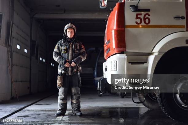 firefighter - fireman stock-fotos und bilder