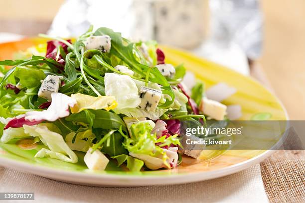 green salad - gorgonzola stockfoto's en -beelden