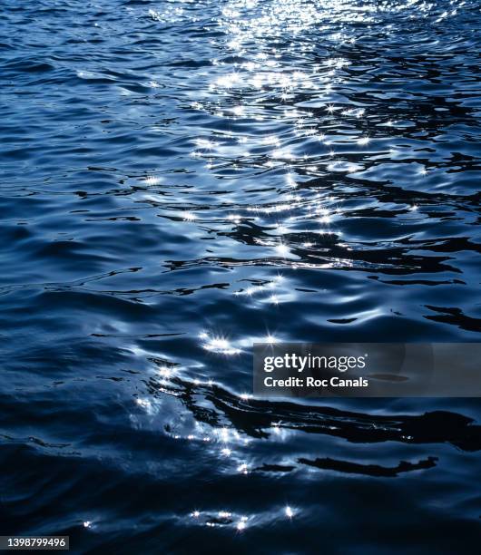 sparkles in the water - water surface fotografías e imágenes de stock