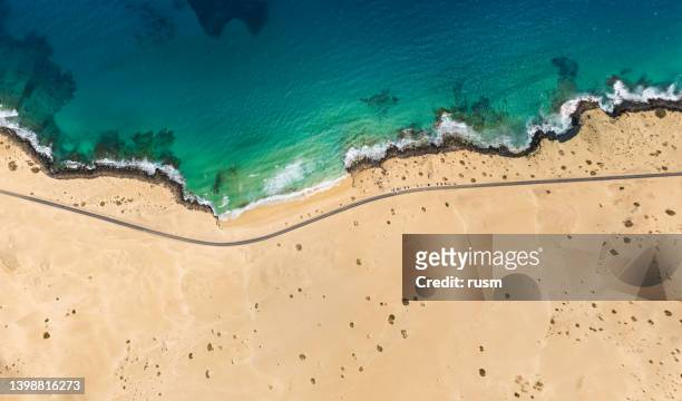 overhead aerial view of alzada beach in corralejo park, fuerteventura, canary islands - canary islands bildbanksfoton och bilder