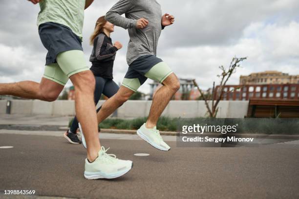 runners - jogging stock pictures, royalty-free photos & images