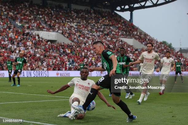 Pierre Kalulu of AC Milan blocks a cross from Giacomo Raspadori of US Sassuolo during the Serie A match between US Sassuolo and AC Milan at Mapei...