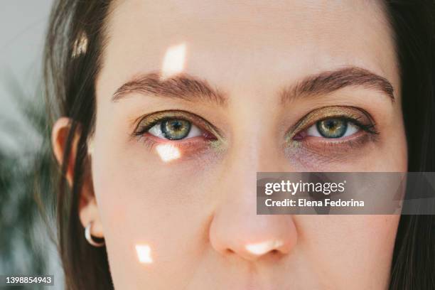 portrait of a beautiful young woman. - green eyes stock pictures, royalty-free photos & images