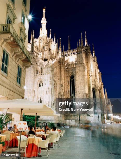 busy piazza del duomo in milan - milan cafe stock pictures, royalty-free photos & images