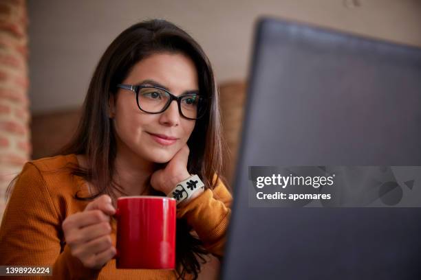 https://media.gettyimages.com/id/1398926224/photo/hispanic-young-woman-using-laptop-at-home-for-online-shopping-with-copy-space.jpg?s=612x612&w=gi&k=20&c=TwX2DvQ12WTcROCITKueBR7zF5fYFBHMaVr9zO4CnmQ=