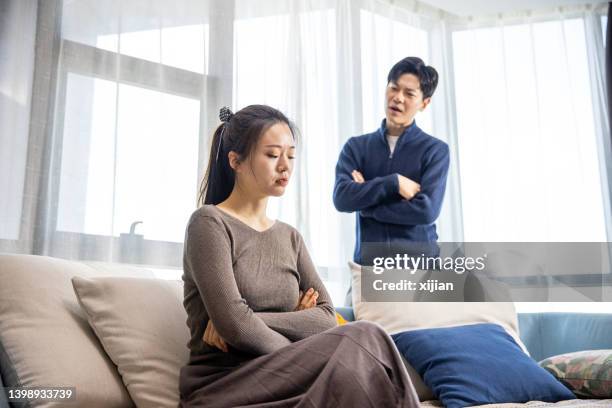 family fight,husband blaming wife of problems - asian couple arguing stockfoto's en -beelden