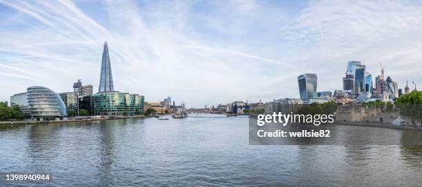 london waterfront panorama - ejército británico fotografías e imágenes de stock