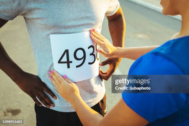 two joggers training preparing for maarathon - sporthesje stockfoto's en -beelden