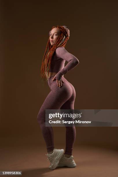 sportswoman with dreadlocks looking at camera - athlete bulges stock pictures, royalty-free photos & images