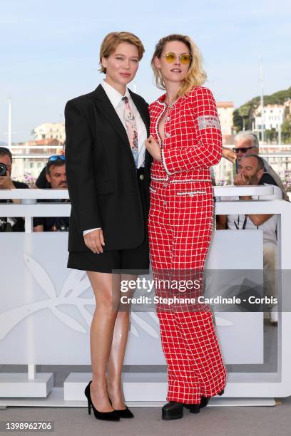 Léa Seydoux and Kristen Stewart attend the photocall for "Crimes Of The Future" during the 75th annual Cannes film festival at Palais des Festivals...