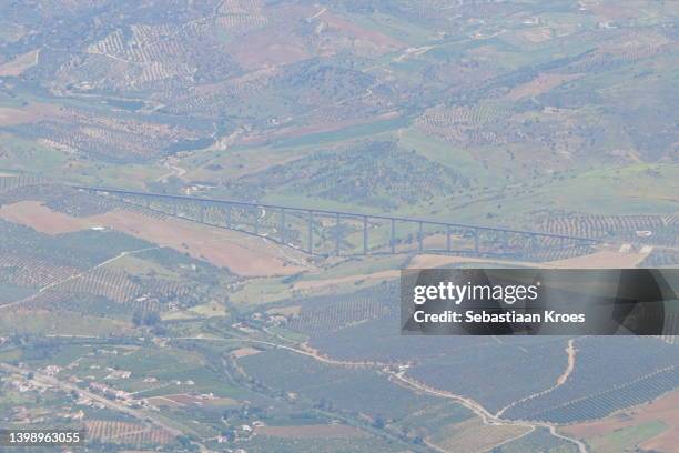 viaducto arroyo las piedras, railway viaduct, aerial view, alora, spain - ave stock-fotos und bilder