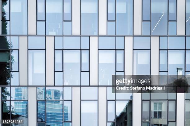 skyscraper glazing with reflection - tech headquarters stock pictures, royalty-free photos & images