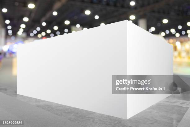 premium trade exhibition container box in tradeshow - affiche mur photos et images de collection