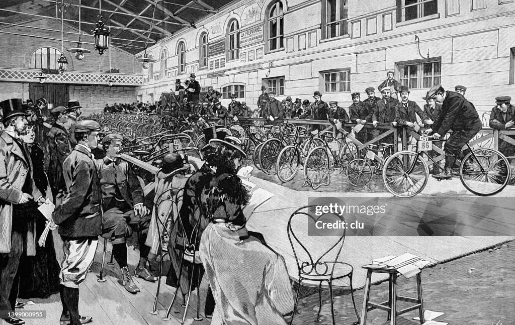 パリの大型展示ホールでの自転車の展示・販売