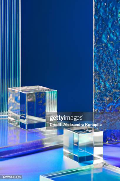 two abstract empty clear crystal glass cube pedestals - 氷　塊 ストックフォトと画像