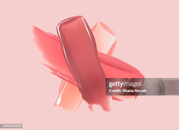 lip gloss color trends - brillant à lèvres photos et images de collection