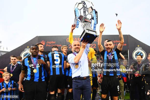 Alfred Schreuder, head coach of Club Brugge, raises the trophy and celebrates the title of champion after the Jupiler Pro League Champions Play-off...