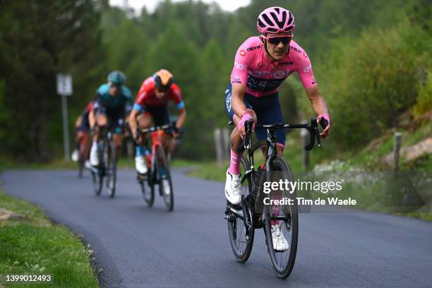 Richard Carapaz of Ecuador and Team INEOS Grenadiers Pink Leader Jersey competes during the 105th Giro d'Italia 2022, Stage 16 a 202km stage from...