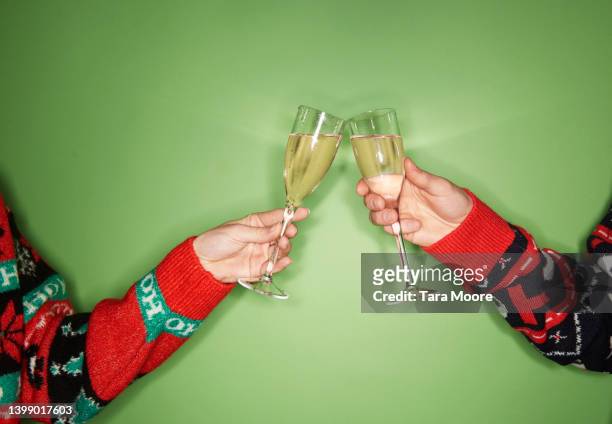 christmas cheers - alcool stock pictures, royalty-free photos & images