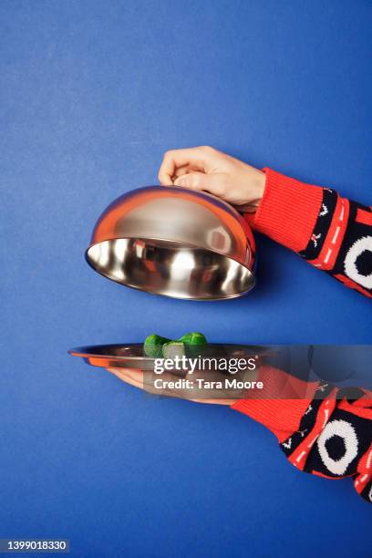 hands holding silver tray and lid during christmas - weihnachtspullover mann stock-fotos und bilder
