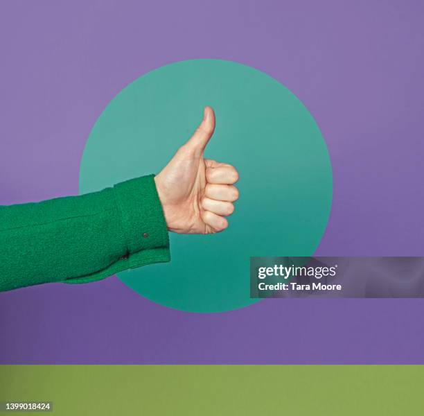 thumbs up - duim stockfoto's en -beelden