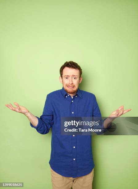 man looking confused - verward stockfoto's en -beelden
