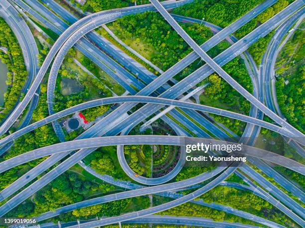 an aerial  view of motorway intersection ,empty road during shanghai lockdown period - shanghai aerial view motorway skyline stock-fotos und bilder