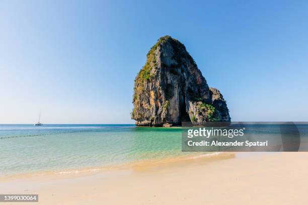 ao phra nang beach with crystal clear turquoise water, krabi, thailand - bay of water fotografías e imágenes de stock