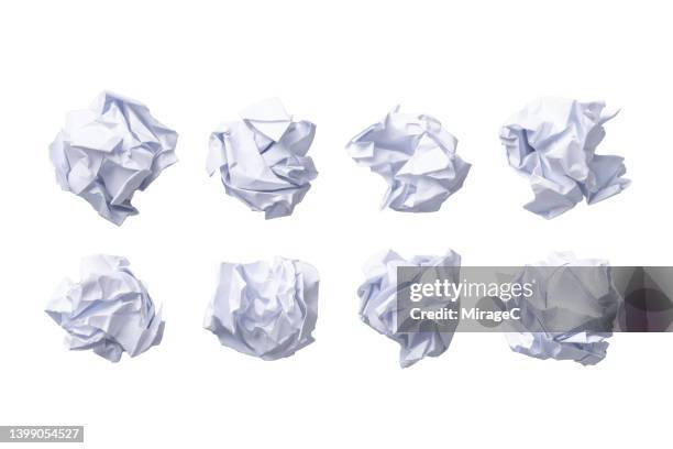 white crumpled paper balls isolated on white - papel amarrotado imagens e fotografias de stock