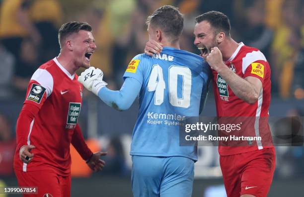 Matheo Raab, goalkeeper of 1. FC Kaiserslautern celebrate with hisa team mates during the Second Bundesliga Playoffs Leg Two match between Dynamo...