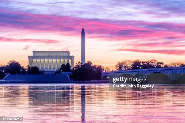 dawn on the monuments - potomac river stock pictures, royalty-free photos & images