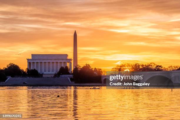 sunrise on the potomac - ポトマック川 ストックフォトと画像