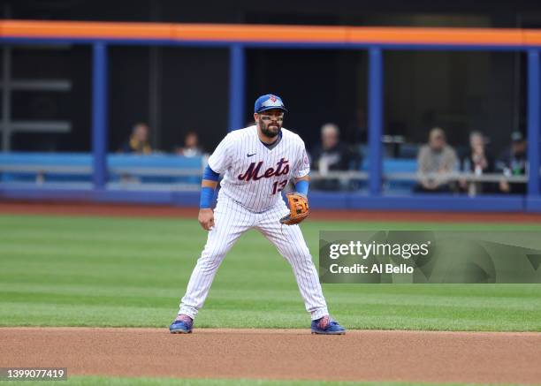 Luis Guillorme of the New York Mets in action against the St. Louis Cardinals during their game at Citi Field on May 19, 2022 in New York City.
