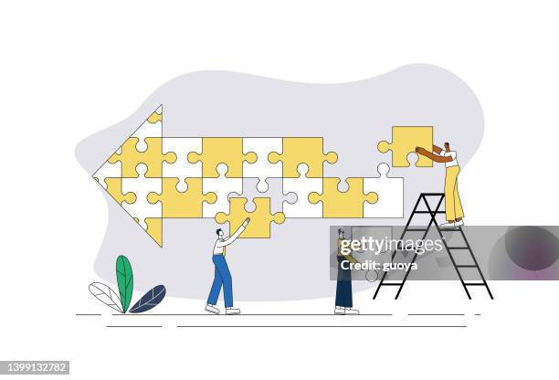 die white-collars verwenden die leiter, um das pfeilsymboldiagramm zu buchstabieren. - next steps stock-grafiken, -clipart, -cartoons und -symbole