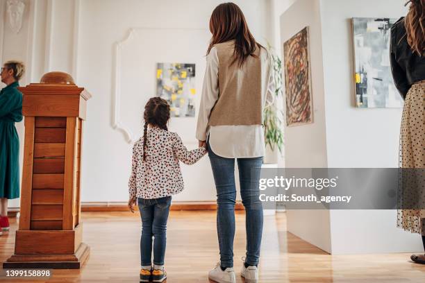 people in art gallery - children's museum stock pictures, royalty-free photos & images