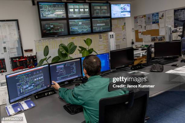 Oil And Gas Control Room Photos and Premium High Res Pictures - Getty ...