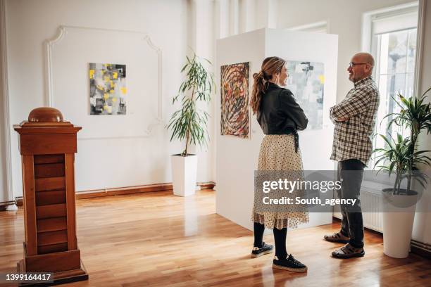 Discussion Artist People Discussing Art Photos and Premium High Res Pictures - Getty Images