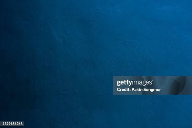 dark blue color with an old grunge wall concrete texture as a background. - blue fotografías e imágenes de stock