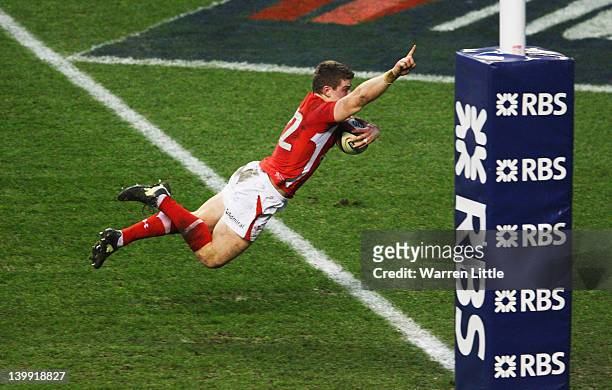 Scott Williams of Wales goes over to score his try during the RBS 6 Nations match between England and Wales at Twickenham Stadium on February 25,...