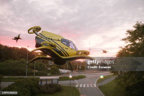 taxi evtol-electric vertical take off flying in city - self driving car stock pictures, royalty-free photos & images