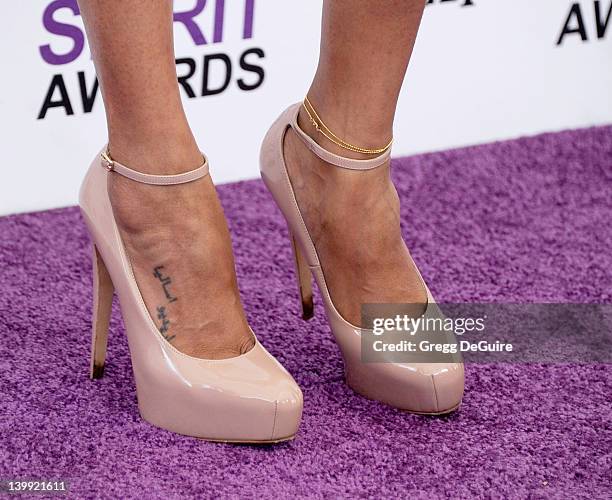 Actress Zoe Saldana arrives at the 2012 Film Independent Spirit Awards at Santa Monica Pier on February 25, 2012 in Santa Monica, California.