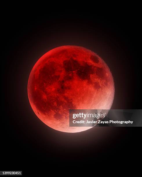 lunar eclipse - medias lunas fotografías e imágenes de stock