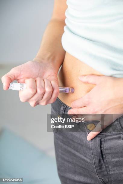 diabetes treatment - injecting stomach stock pictures, royalty-free photos & images