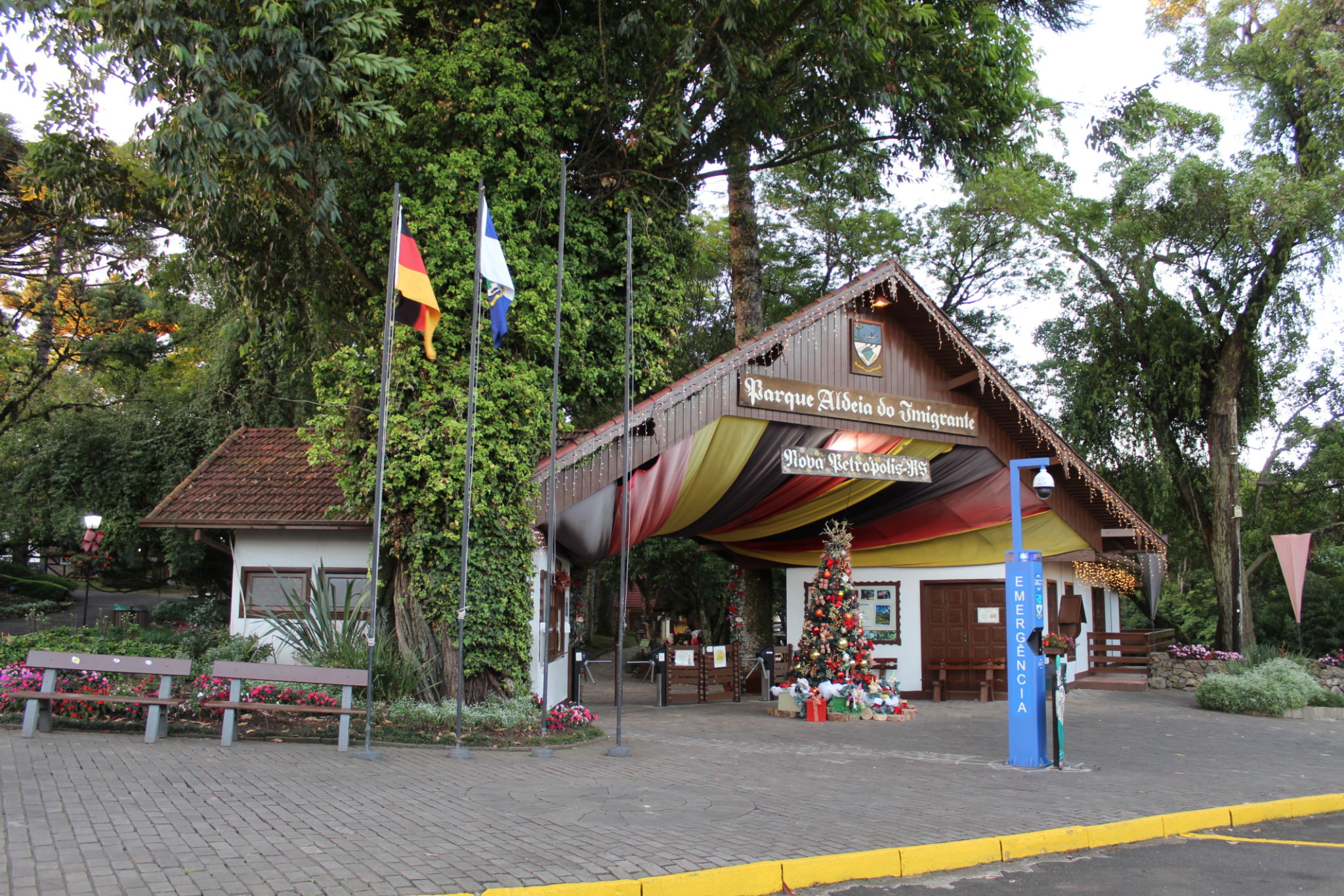 petropolis vintage store