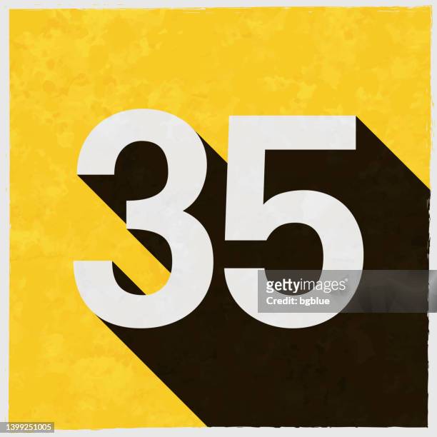 35 - nummer fünfunddreißig. symbol mit langem schatten auf strukturiertem gelbem hintergrund - zahl 35 stock-grafiken, -clipart, -cartoons und -symbole