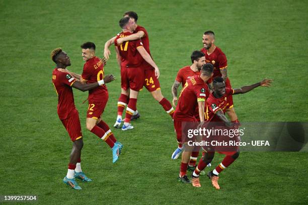 Roma players celebrate winning the UEFA Europa Conference League during the UEFA Conference League final match between AS Roma and Feyenoord at Arena...